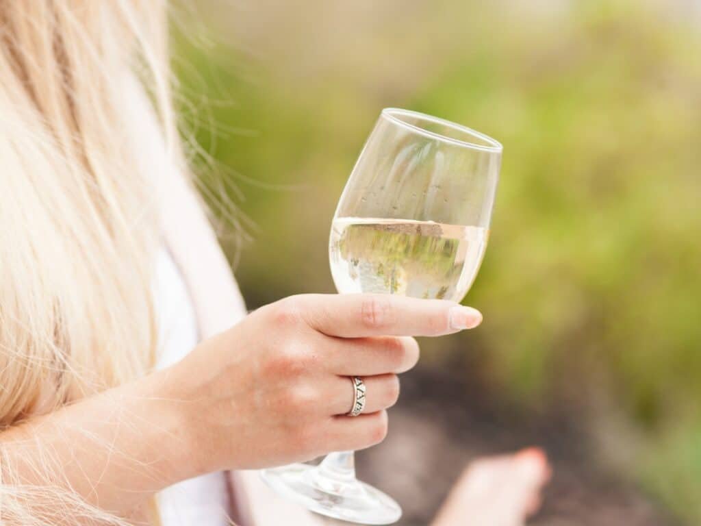 Imagen de bebidas de vino blanco de la carta de Casa Balcells
